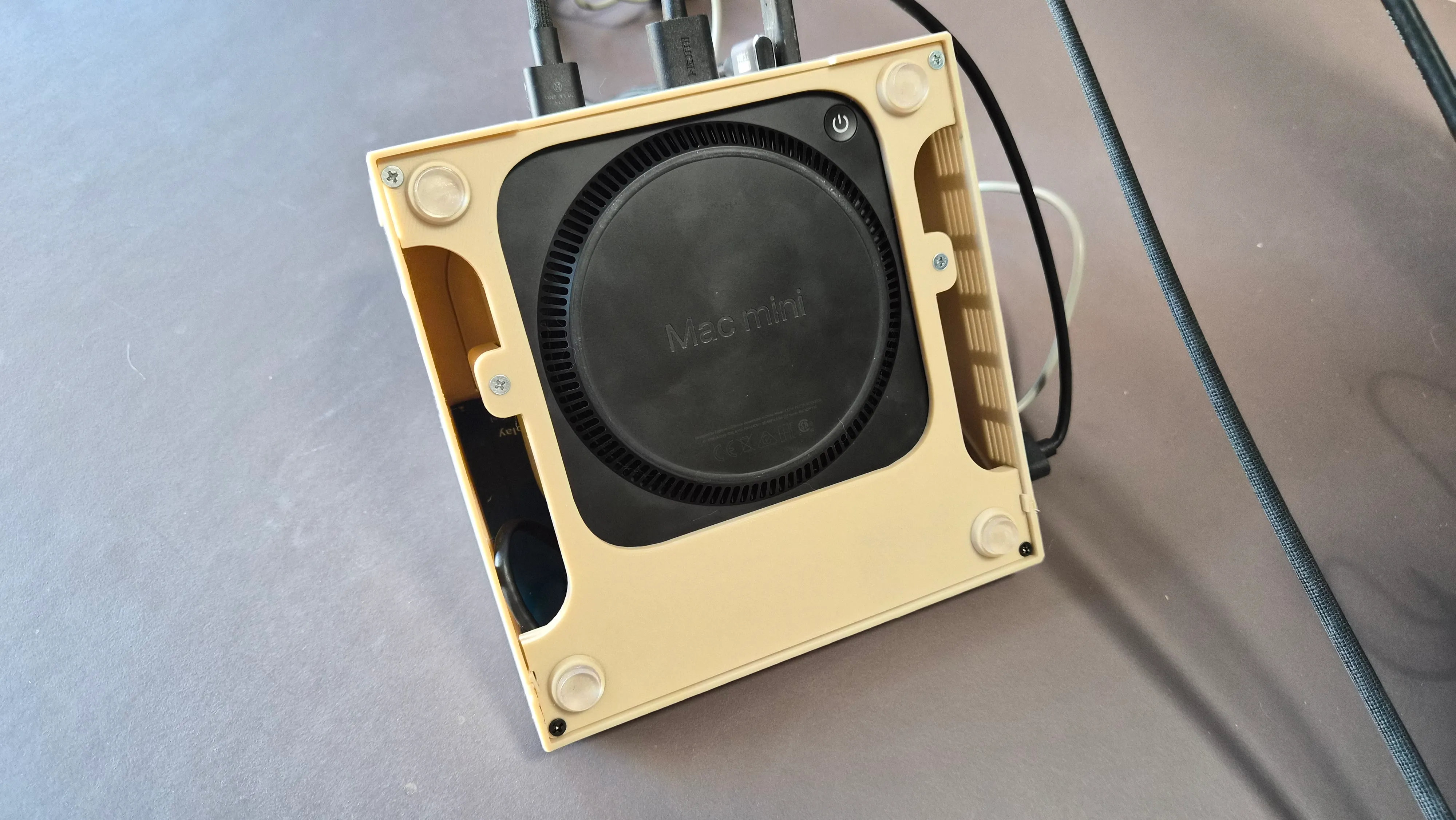 Put the bottom plate into place and fasten the 4 screws to connect it to the body.