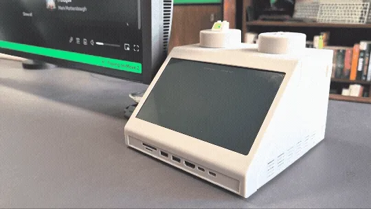 Controlling the volume with the integrated Symfonisk remote.